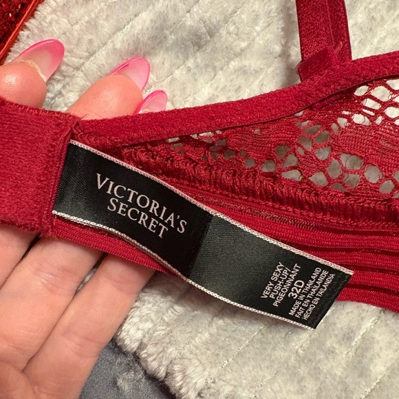 Victoria's Secret Lace Bra - Picture 4 of 4